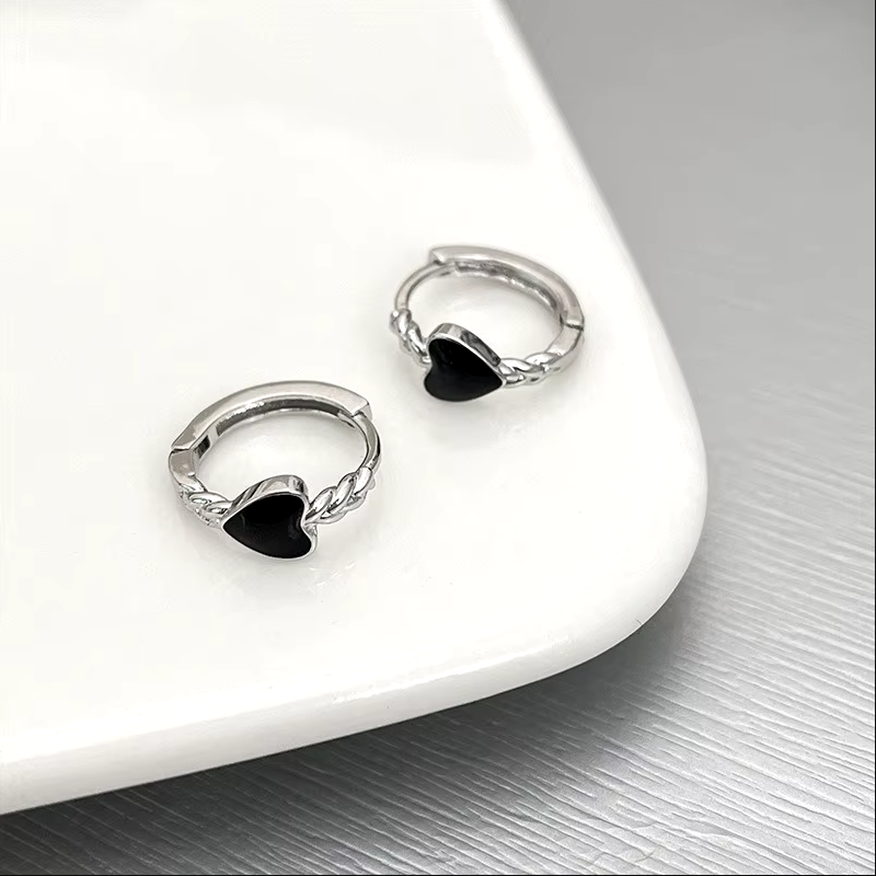 Orecchini Dark Heart in acciaio inossidabile anallergico 925 placcato argento con smalto nero