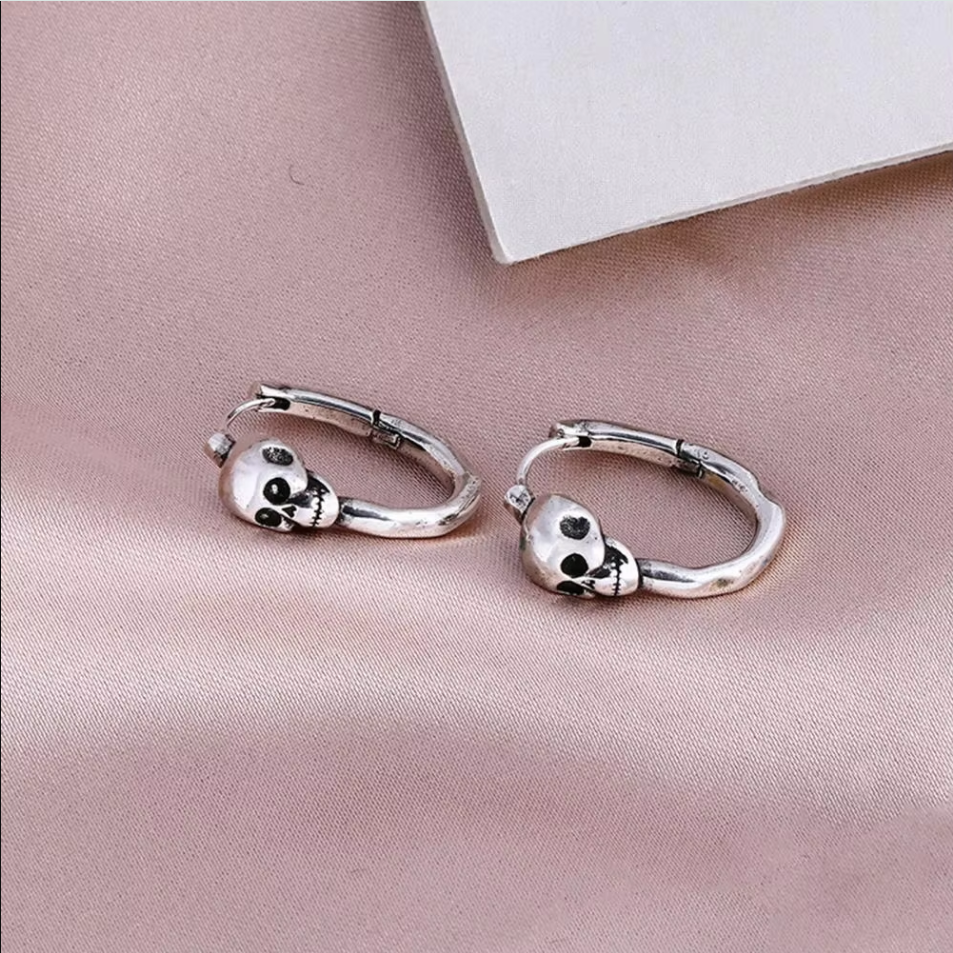 Orecchini 'halloween' in acciaio 925 placcato argento ipoallergenico Skull