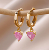 Orecchini a cerchio placcati oro 18 carati con piccolo pendente a cuore in quarzo rosa